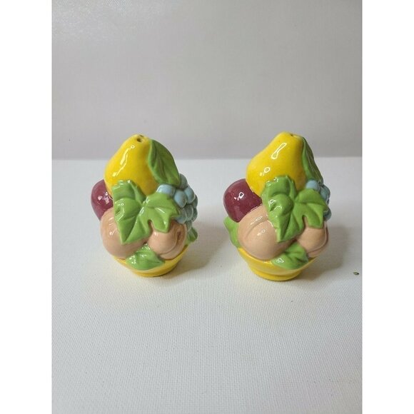 Vintage Japan Ceramic Fruit Basket Salt And Pepper Shaker Set Home Kitchen Decor - Picture 1 of 7